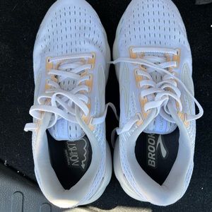 Brand new Brooks running shoes